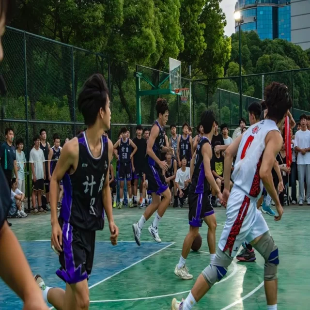 田径接力阵容的年轻化趋势与第126组解析